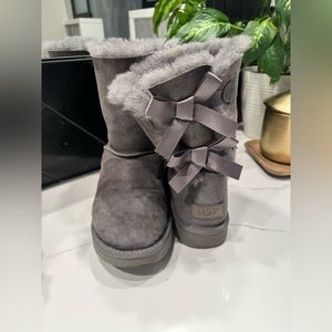 Women’s UGG Bailey Bow size 8 Grey